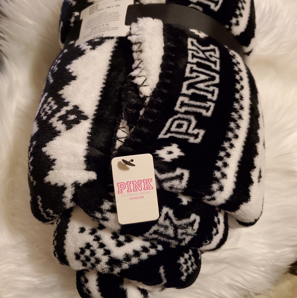 NWT Victoria Secret Pink 2019 Sherpa Blanket